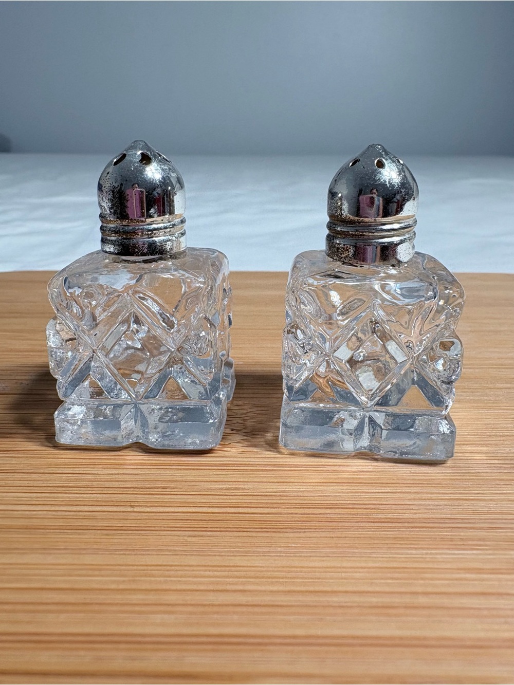 vintage “RAIMOND JAPAN” CRYSTAL TYPE SALT & PEPPER SHAKER SET